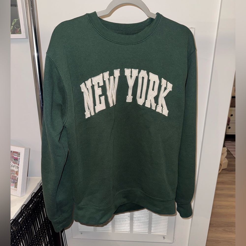 Green Crewneck Sweatshirt with "New York" Applique